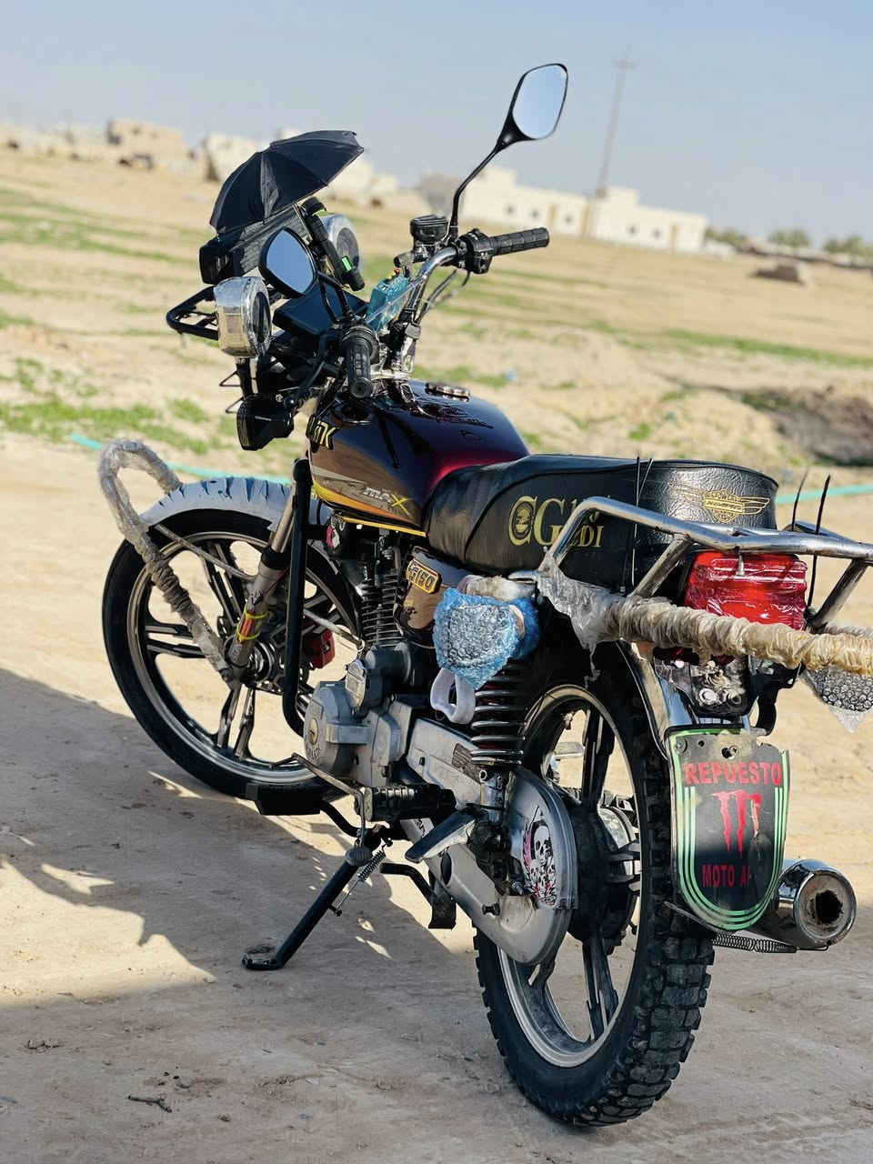 سلام عليكم دراجه لل بيع موديل 23 محدث 24 دراجه كامله ما ناقصها برقي نشاط فول المحرك مفتوح مره وحده دراجه مال جنيه مكاني بيجي ناحية الحجاج (السعر500وبيها مجال هـ ***********
