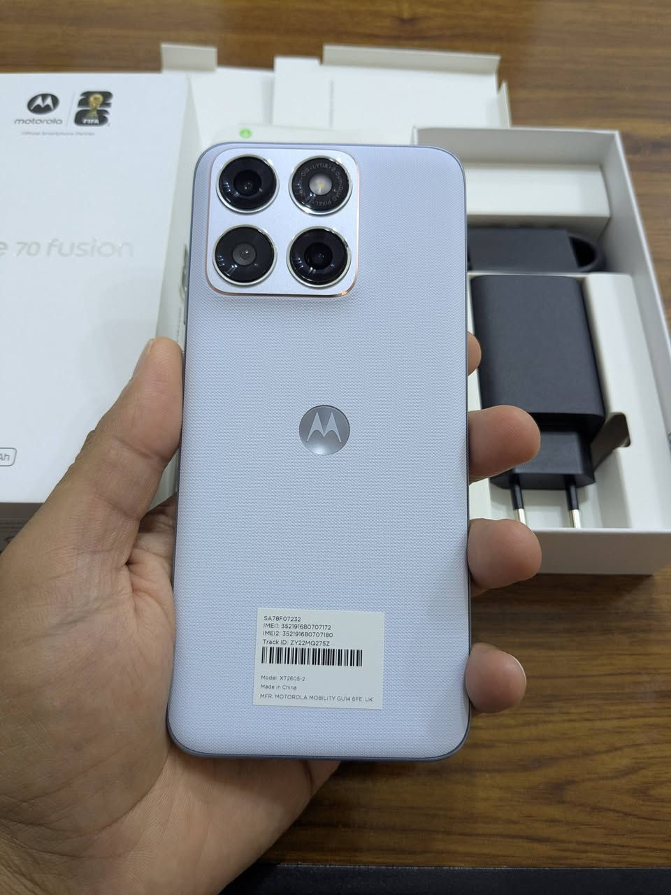 📱 للبيع: Motorola Edge 70 Fusion (بحالة الوكالة)
السلام عليكم.. معروض للبيع هاتف موترولا ايدج 70 فيوشن شبه جديد وبكامل ملحقاته.
⚙️ المواصفات:
الذاكرة: 256 جيجابايت.
الرام: 12 جيجابايت.
اللون: ثلجي مميز وأنيق جداً ❄️.
معالج: سناب دراكون 7اس جين4.
بطارية: 7000 سليكون كاربون
🎁 الملحقات والإضافات:
الهاتف يأتي مع جميع ملحقاته الأصلية (لم تُستخدم نهائياً).
يأتي مع بوكس هدية كأس العالم الخاص بالشركة (جديد تماماً ولم يُستخدم).
💡 ملاحظة: الهاتف نظيف جداً وخالٍ من أي عيوب أو مخوش، واستخدامه خفيف جداً (كأنه جديد).
للتواصل خاص او واتساب
***********
