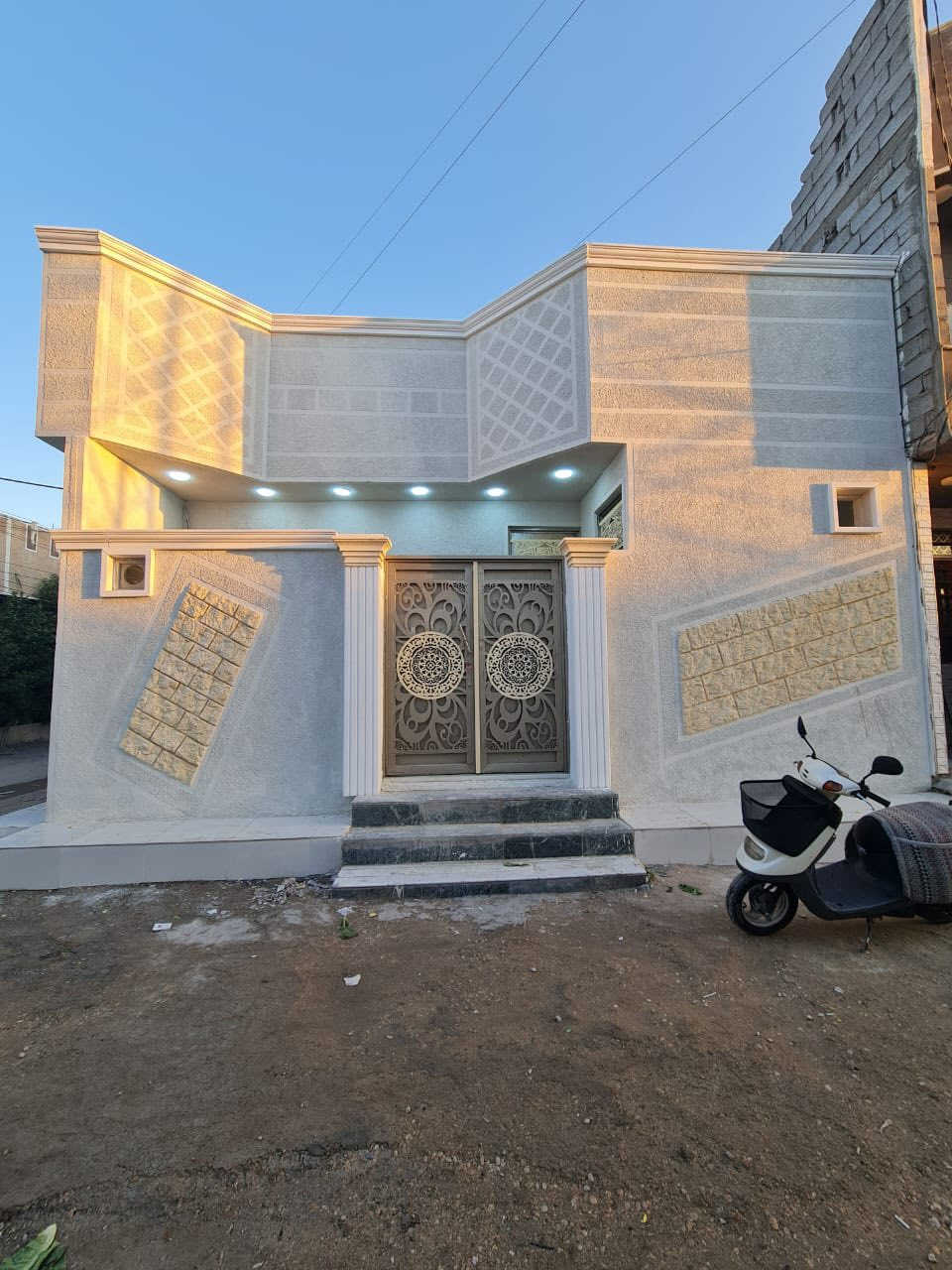 اغتنم الفرصة للبيع نقد او اقساط اقساط اقساط

يوجد لدينا بيت للبيع المساحه 100 
بيت ١٠٠م طابق واحد.ركن عل ٣ شوارع مدخلين من الشارع العام ومدخلين من الداخل يصلح سكن او حسينيه للزوار لقربة من الإمام الحسين ع بالجاير قرب أسواق برتقاله يبعد عن السايدين مال جاير ١٢٠م موقع مميز ...سارع بالفرصه ....

مقدمه ٦٠ وكل شهر مليون سعر الكلي ١٤٠ مليون 

وقابل بالتفاوض.....

.............

ويوجد ايضا 50 متر طابق ونص بالأقساط 
للبيع نقد او اقساط 
***********
