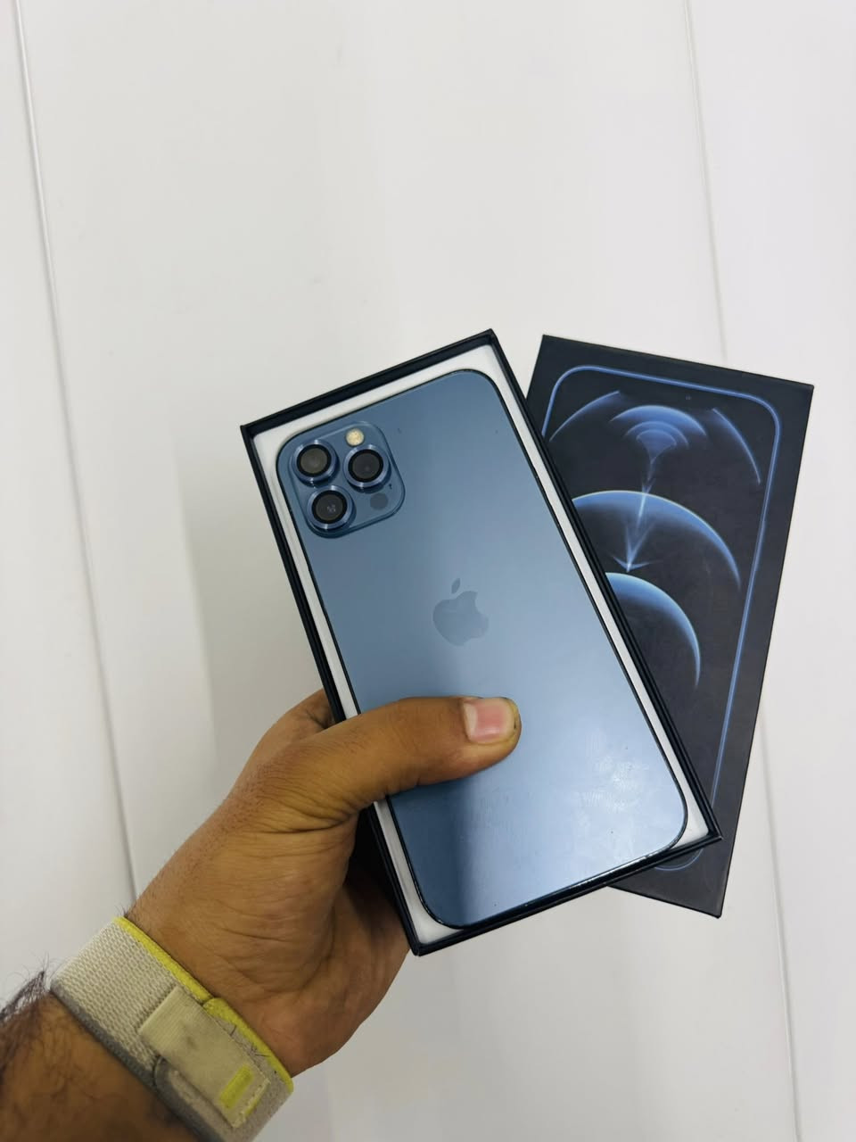 سلام عليكم ايفون 12 برو ماكس 
دبل سيم /za
ذاكره /128
جهاز امريكي شرط كارتون كامل 
مبدل شاشا اصلي وضمان  فيس ايدي شغال 
مبدل بطاريه جديده 100 شرط جهاز وضمان للبيع شراي خابر ***********
