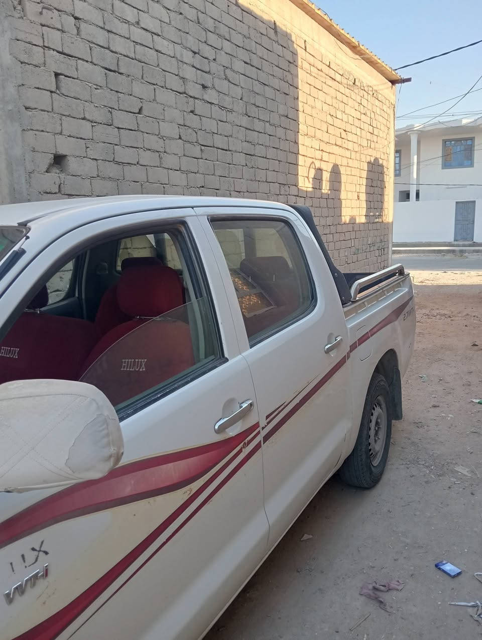 سلام عليكم للبيع تيوتا هايلوكس موديل 2007 مكفوله كفاله عامله بيها بعض الملاحضات البسيط السياره جاهزة مابيها اي نقص كله شغال سعرها مناسب جدا مكان السياره السماوة للاستفسار الاتصال ***********
