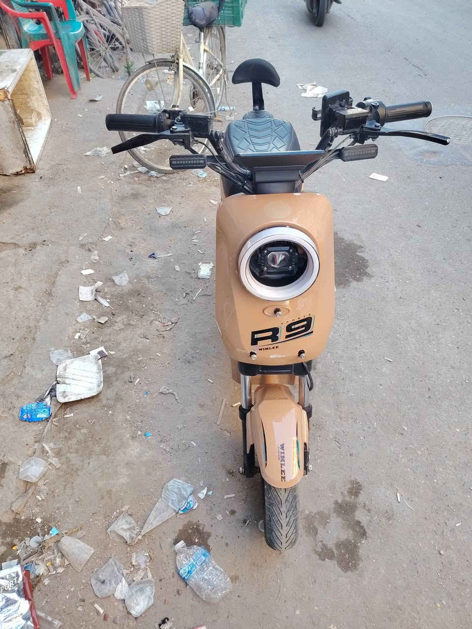 السلام عليكم
دراجة شحن R9 للبيع 
( مواصفاتها ) 
• خمس بطاريات 
• سويج + بصمة
• منفذ USB لشحن الهاتف 
• إضاءة ملونة
• نظام البگ ( الرجوع إلى الخلف )  
• دبل اشارة
دراجة نظيفة جداً السعر 450 ألف وبيها مجال بسيط للشراي
استخدام اقل 9 أشهر


**إذا كنت صاحب هذا الإعلان وتريد حذفه لأي سبب، رجاءا أرسل رسالة إلى الدعم الفني**