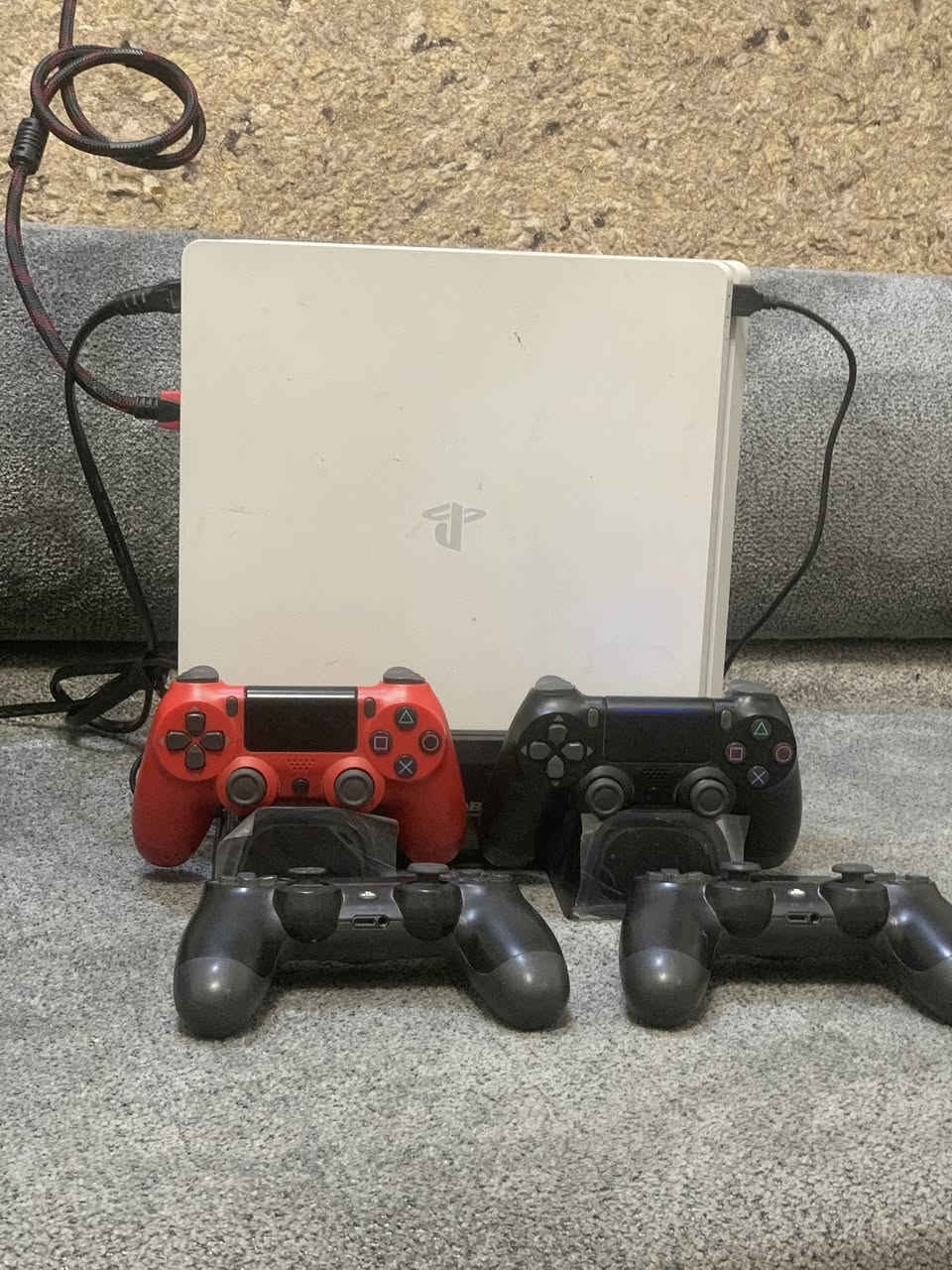 بلي فور سلم 
ذاكره 512
نظام 13.2
كامل ملحقات يدات 4قطع 
ثنين اصلي و ثنين تجاري  
معه أقراص ثنين 
فيفا 22 و كراند 
مع قاعده شحن و تبريد 
معه بوبي إس  
السعر400و بي مجال للطيبين  المكان بغداد 
التواصل على الرقم التالي 
***********
