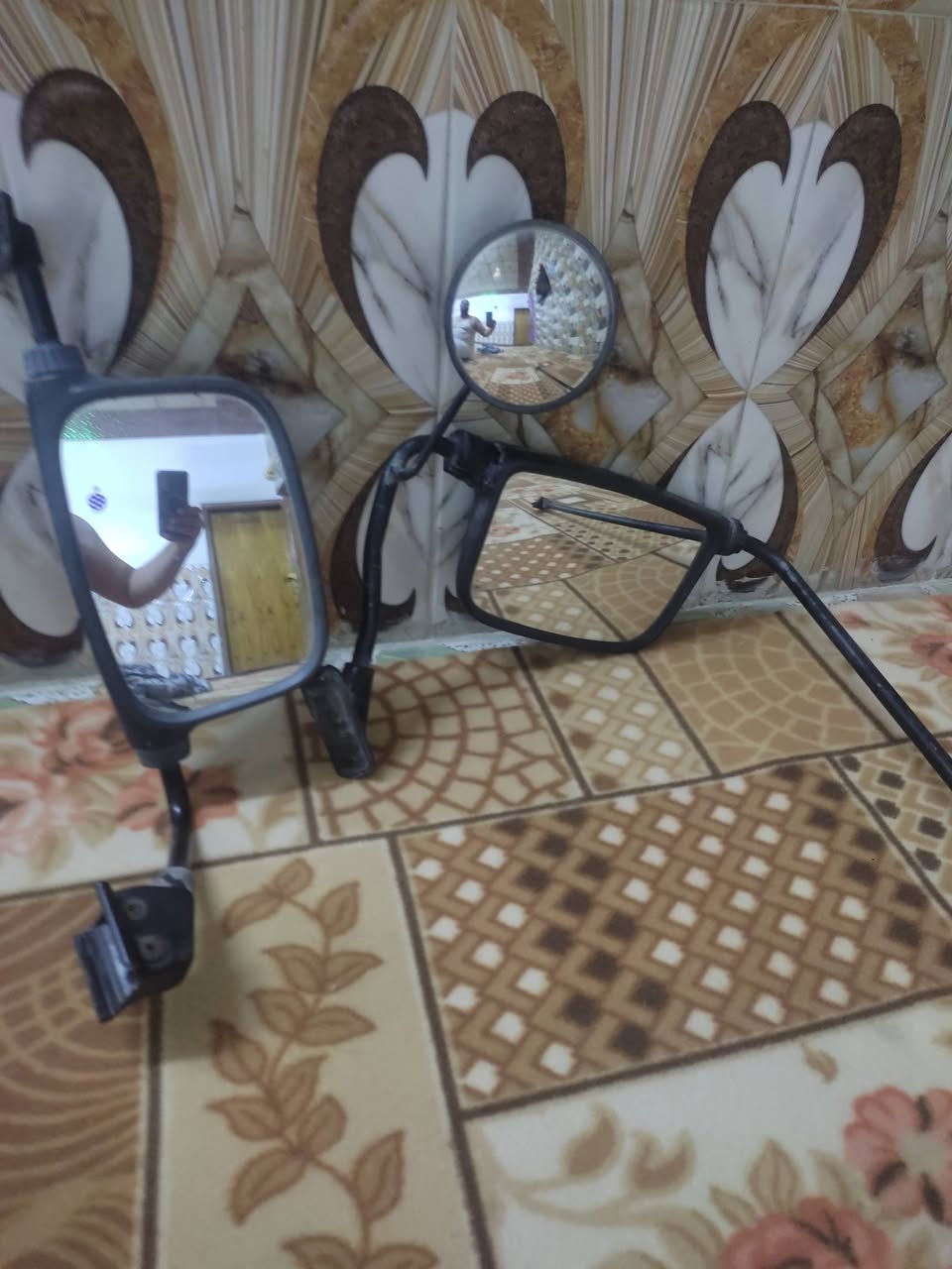 السلام عليكم مري بريجوفان حاويه جددالسعر100الف العنوان النجف المشخاب رقم الهاتف***********
