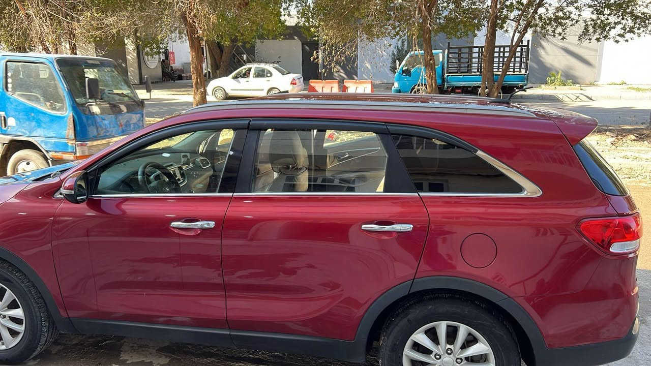 السلام عليكم.سورينتو 16 امريكي. 4راكب بيه جاملغ فقط.. محرك 2400 gdi...ماشيه 147الف .مكانه بغداد حي المواصلات ..معروضه 160....***********
