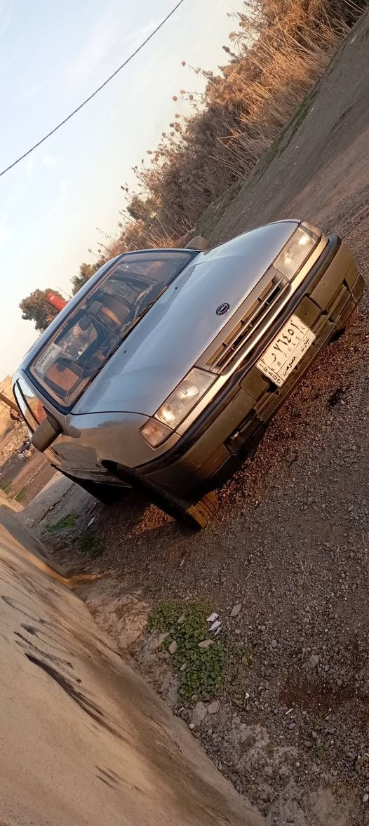 السلام عليكم 
اوبل فكترا للبيع 
حجم 18 
سياره وضع شركه 
لاصبغ ولا قحلان والاتبديل 
سياره مال جنيه 
محرك كير كلو شرط 
السياره جديده ونظيفه 
رقم نينوى سنويه عظم
كلها عل بلادي هاذا رقم صاحب السياره رقم الهاتف  ***********
