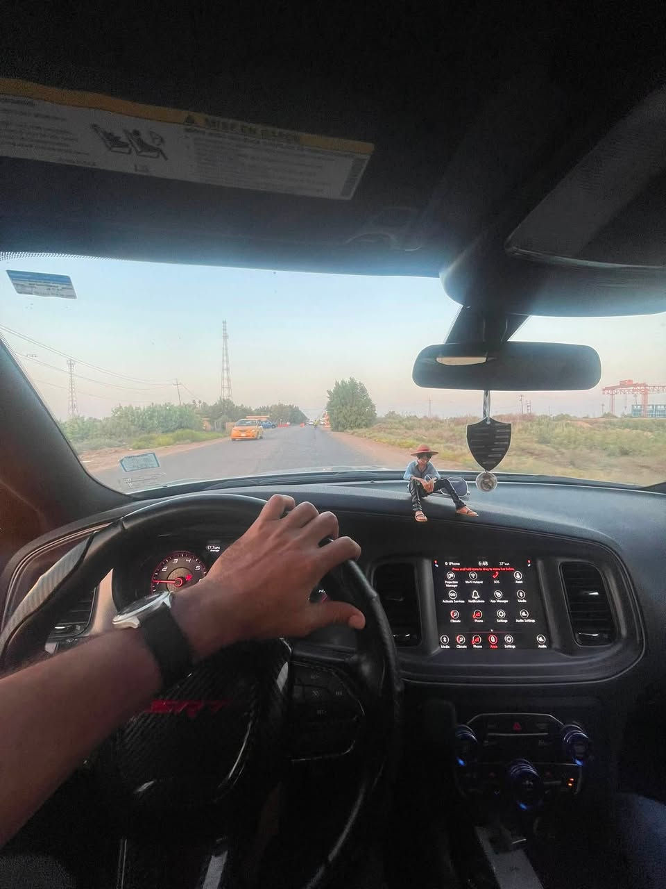 السلام عليكم 
 جارجر sxt  2023
اللون ازرق غير محدد 
رقم بغداد 
ماشيه ٦٨ ميل 
كفالة بدون حادث موجود رقم شاصي وشوف 
مجرد  كمرصعه  خفيفه وشخوط خفيفه جدآ 
 سياره جديده كلششش داخله للعراق ماشيه ٤٥ميل 

كلشي ع وضع الشركه سياره جاهزه وخير من الله 
السعر 255$
مكان السياره.. الكوت 

***********
***********
