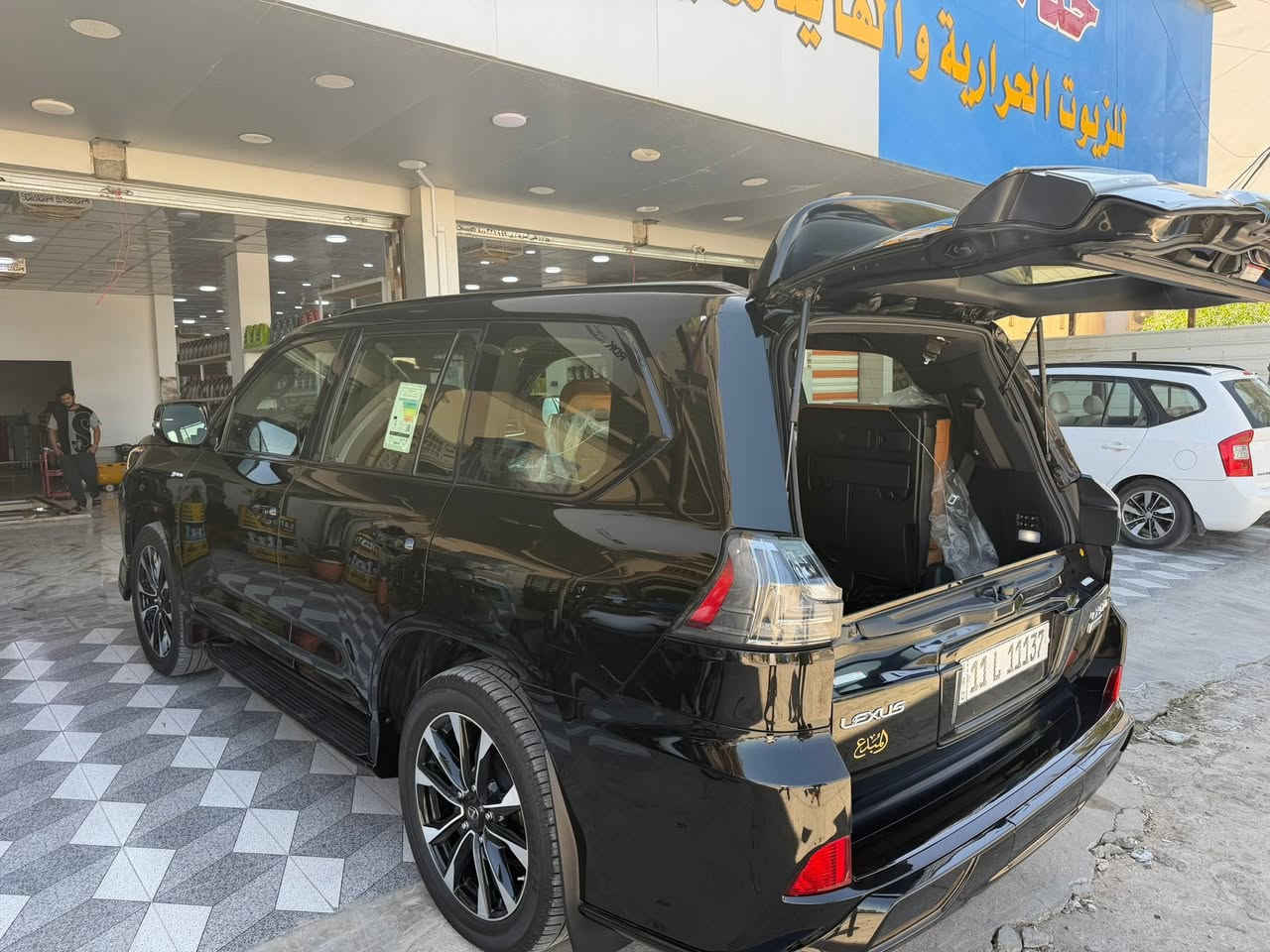 لكزس كور سوبر سبورت5700
المواصفات :
الموديل 2021

 العداد46 km حقيقي  
 المحرك: 8 سلندر / 5700 CC
 
 المواصفات:
• جكات هيدروليك متطورة
• بصمة تشغيل + بصمات أبواب
• تشغيل عن بعد
• 5 كامرات + رادارات أمامية / خلفية / جانبية
• كشنات جلد أصلي كهربائية (ذاكرة ميموري + تبريد + تدفئة)
• شاشات خلفية للركاب
• ثلاجة وسطية
• صندوق  كهرباء خلفي
• فور ويل (دفع رباعي)
• سلايت (فتحة سقف)
• لايتات زينون أسود + يَدات نيكل 
•ثلاث شاشات اصلية بلاد مع الموس الأصلي 
• نظام حساسات أمامية وخلفية
• باقي مواصفات S المعروفة 
•مكفولة كفالة عامة كير، مكينة، كهربائيات، وحدادية كلهن بشرط 
رقم بغداد مميز وهزه وسنوية جديد
• رقم صاحب سياره ***********
