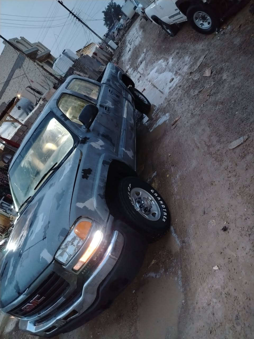 السلام عليكم للبيع جمسي سيره ٢٠٠٣ بدي قصيرمزاد سياره تبريد شغال تتفه دفع رباعي شغال سعر ٣٥ بيع فقط مكان بغداد ***********
