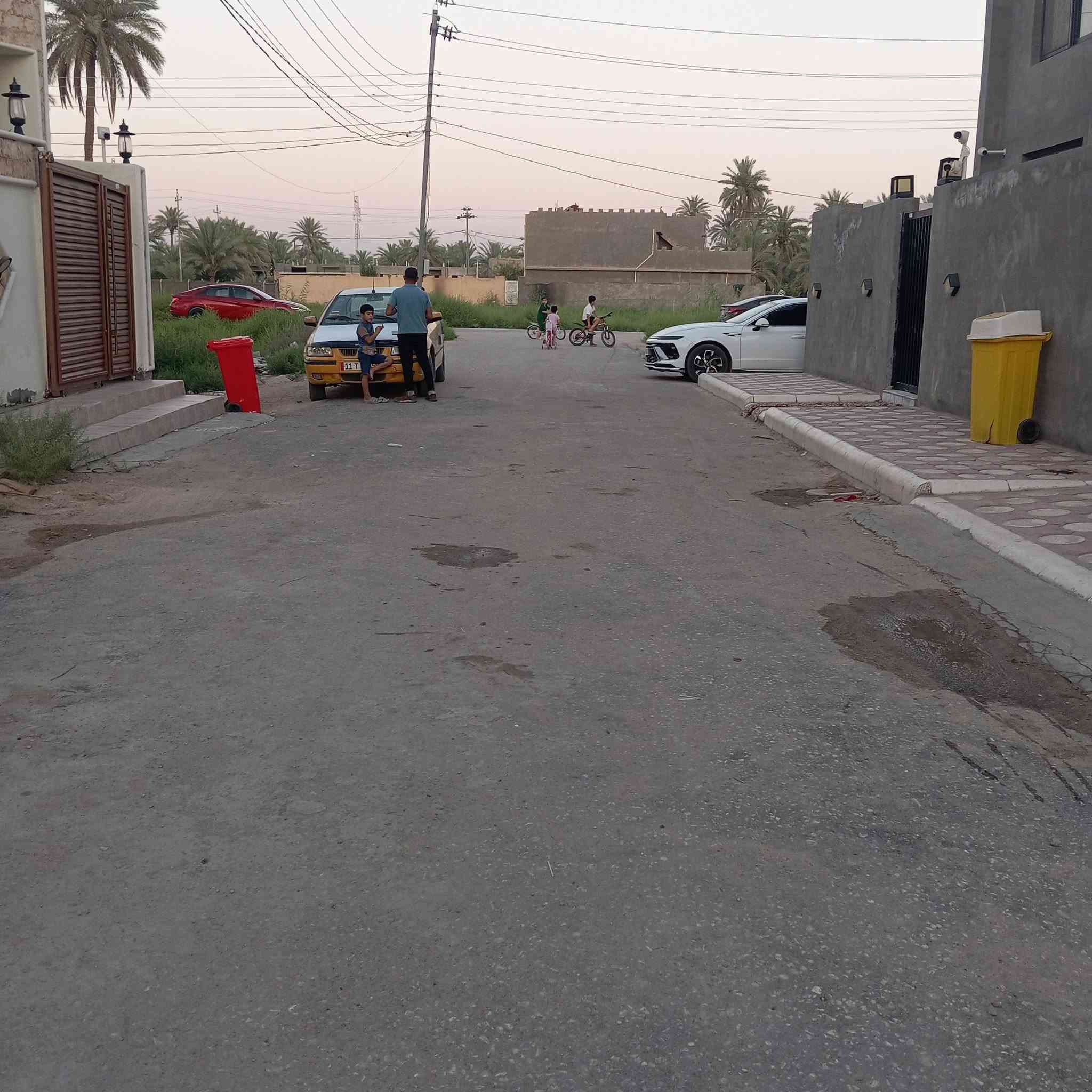 قطعة ارض مساحة 100متر
5*20
طابو زراعي  سند حديث 25 تحويل مباشر 

العنوان زوير الغربي مقابل الملعب 

خدمات كامله 
شارع عرضه 10 متر
تفاصيل اكثر  الاتصال عل الأرقام الموجوده في المنشور 

***********
***********
