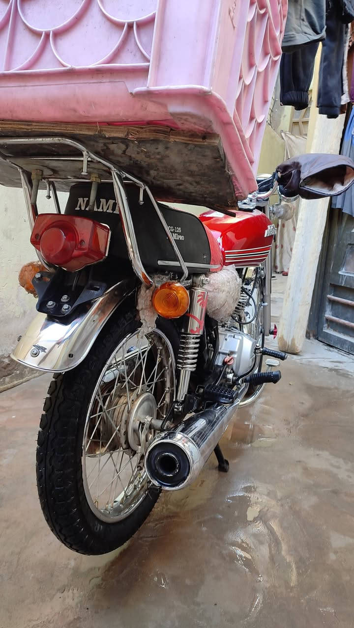 السلام عليكم ورحمه الله وبركاته ..بيع مستعجل
دراجه 4 كير نامه برو غطاس 23 طالعه 24 أصولي  جديده ما عايزه شي وكيلها الكرعاوي بسمي سعر 750 قفل قفل بيع مستعجل 
***********
