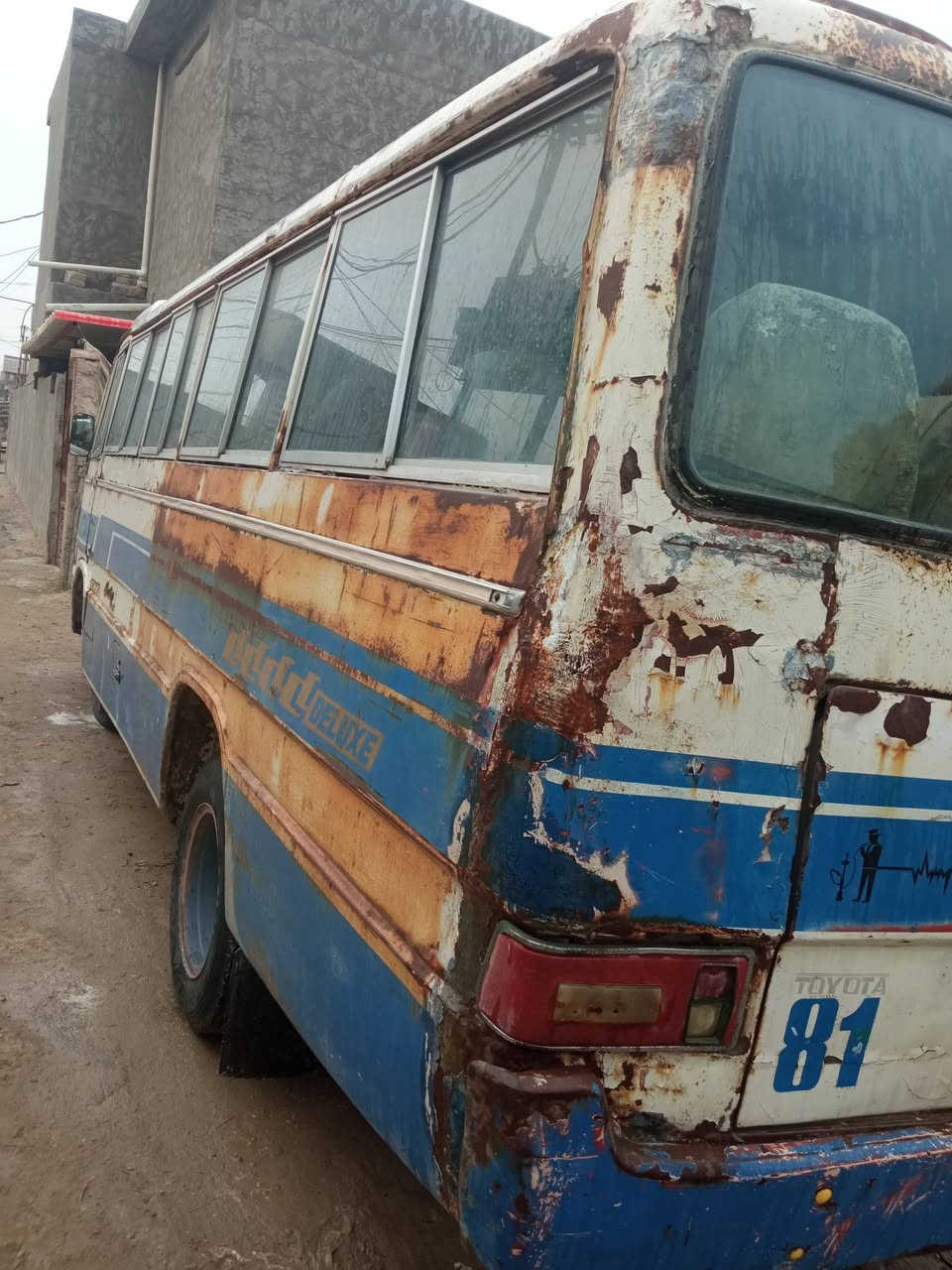 للبيع موديل ٨١
السعر ٣ونص 
*********** بي واتساب
