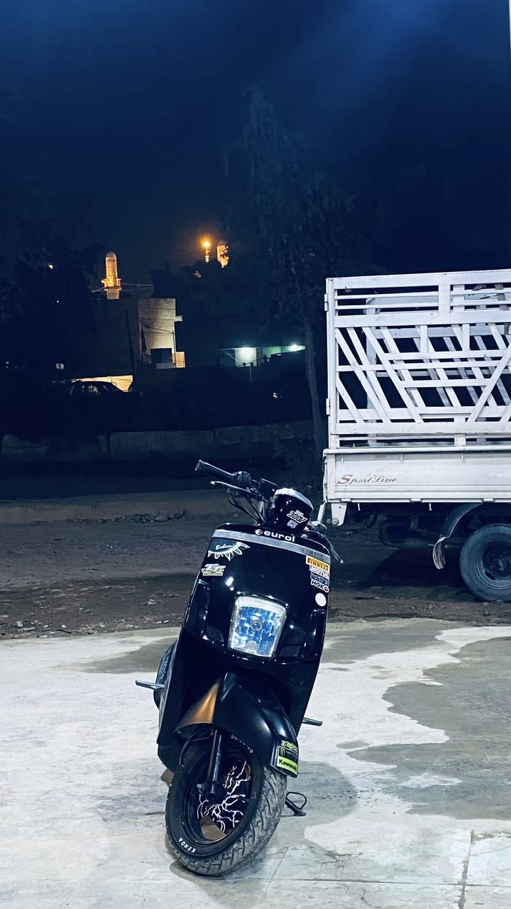 بوليس مسطره
نظام  حقن الوقود نوزل 
سعة المحرك 110سي سي 
سعة خزان الوقود 4.700 لتر 
محرك أحادي الأسطوانة 
وزنها 90 كجم 
مساحة تخزين كبيره 
تحت المقعد 

مختصر الدراجه نضيفه لوك وبعدها ما ماشيه مال جناي صالها سبوعين من نزلت من الرمبه وداخله أدامه كامله  اي نقص ما بيها واي دكت دوانص ماكو خلاص بانزينها كله محسن تجي وتشوف بعينك عيبها الوحيد ونقصها هيه شاشتها محتركه وتصلح بـ 15 
للتسفسار خاص 
ورقم ***********
