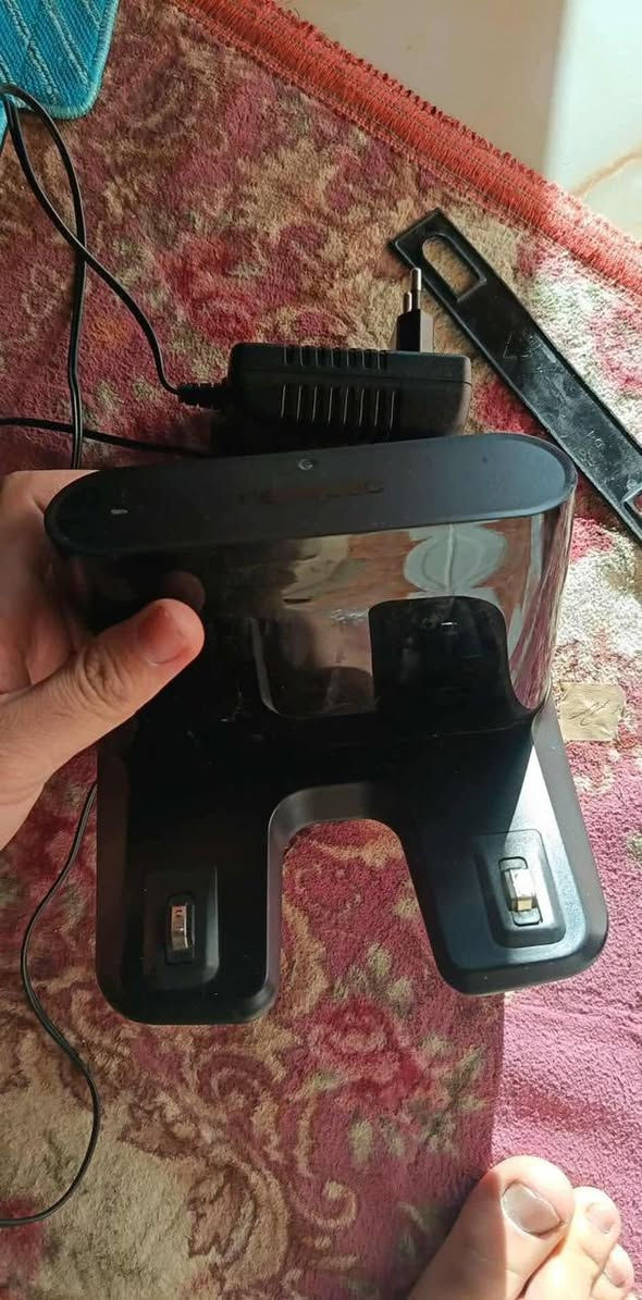 روبورت ماركه اصليه مستعمله حجمها كبير هيه تشحن نفسها ال 150 الف قفل للعلم سعر الجديده مالتها 700 الف مكاني بغداد ***********
