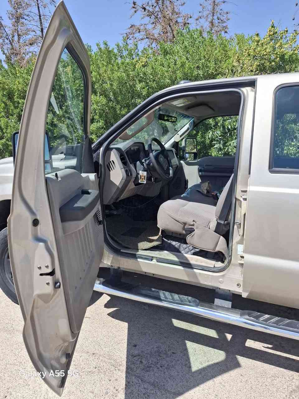 سلام عليكم 
فورد F350 للبيع موديل 2008 محرك بانزين 10 سلندر كير اتوماتيك  كير مكينة واكسنات كلها كفالة عامة وسيارة شرط من داعمية الى داعمية 90 ورقة وبيها مجال لاستفسار اتصل على واتساب ***********

