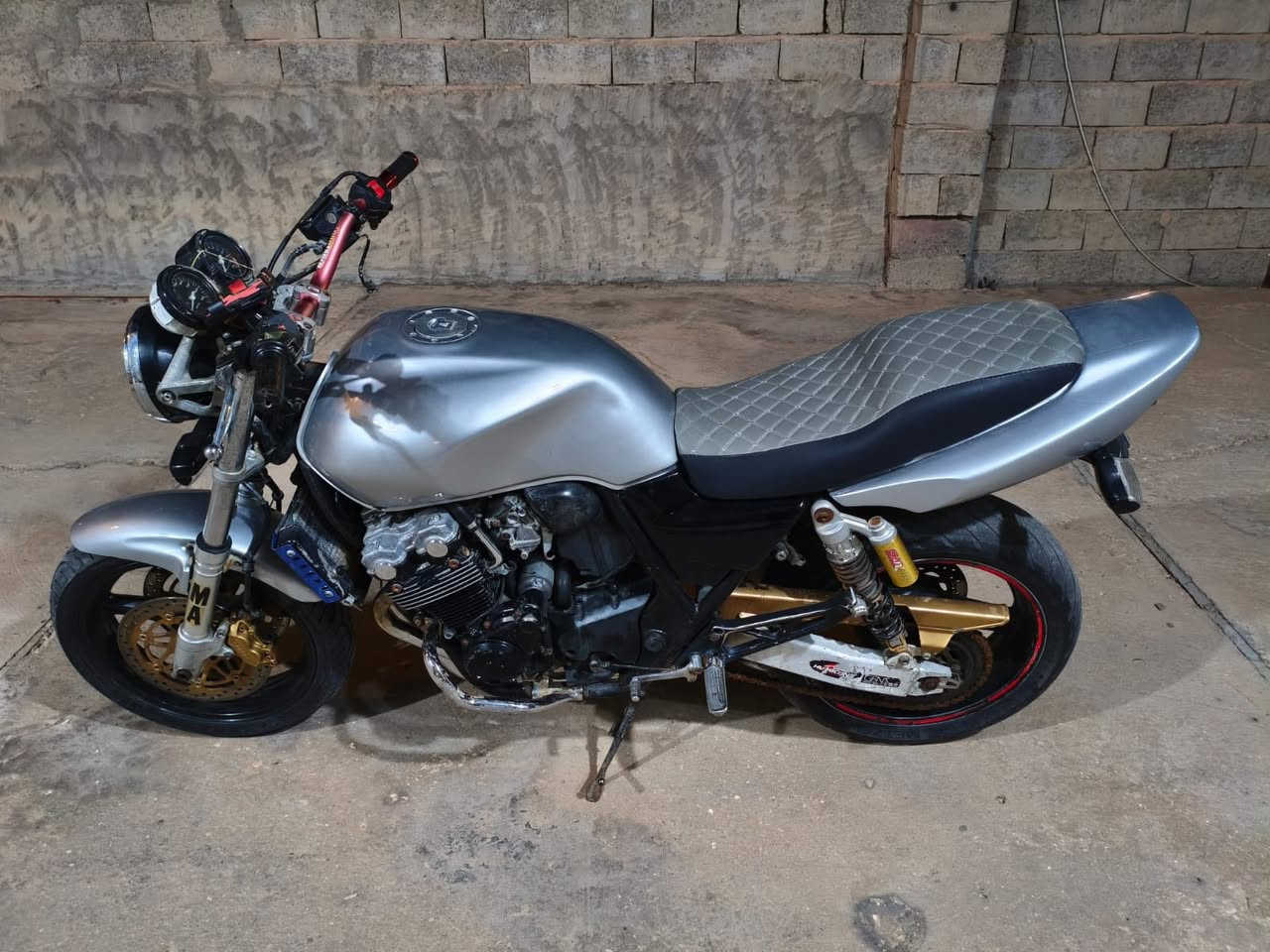 السلام عليكم سيبي للبيع  جيل ثاني ١٦والف دراجه سعره ١٥ وبي مجال والدراجه المكينه من جوه كفاله والي عنده مراوس عادي اراوس الشراي اتصل على الرقم ***********
