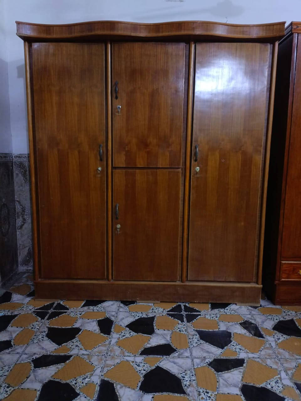 سلام عليكم كناتير حطاطه خو جديد السعر الواحد 300 وبي مجال المكان رمادي شارع 60 ***********
