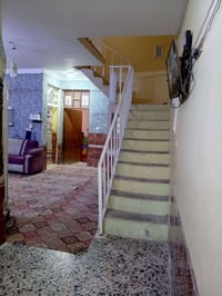 بيت للبيع حي طارق شارع الوسط قرب حسينيه ابو صالح مساحه 175متر سعر 150و...