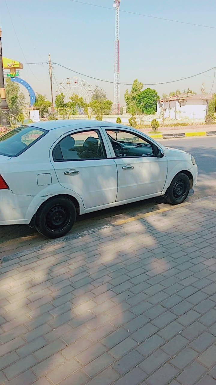 سياره نضيفى لون ابيض ثلجي

 اربع تايات جديد 

باتري جديد 

محرك دبل كمشفت المرغوب شرط... 

بيها كابون بانزين

كير عادي شرط...

كشنات جلد جديد شاشا ايبات

 بسمي السياره انا الشرعي صبغ بيها 5قطع عليها غرامات 300الف ينزل من سعرها رقم مميز السياره سعره 65 ....رقم التلفون *********** موصل, نينوى

