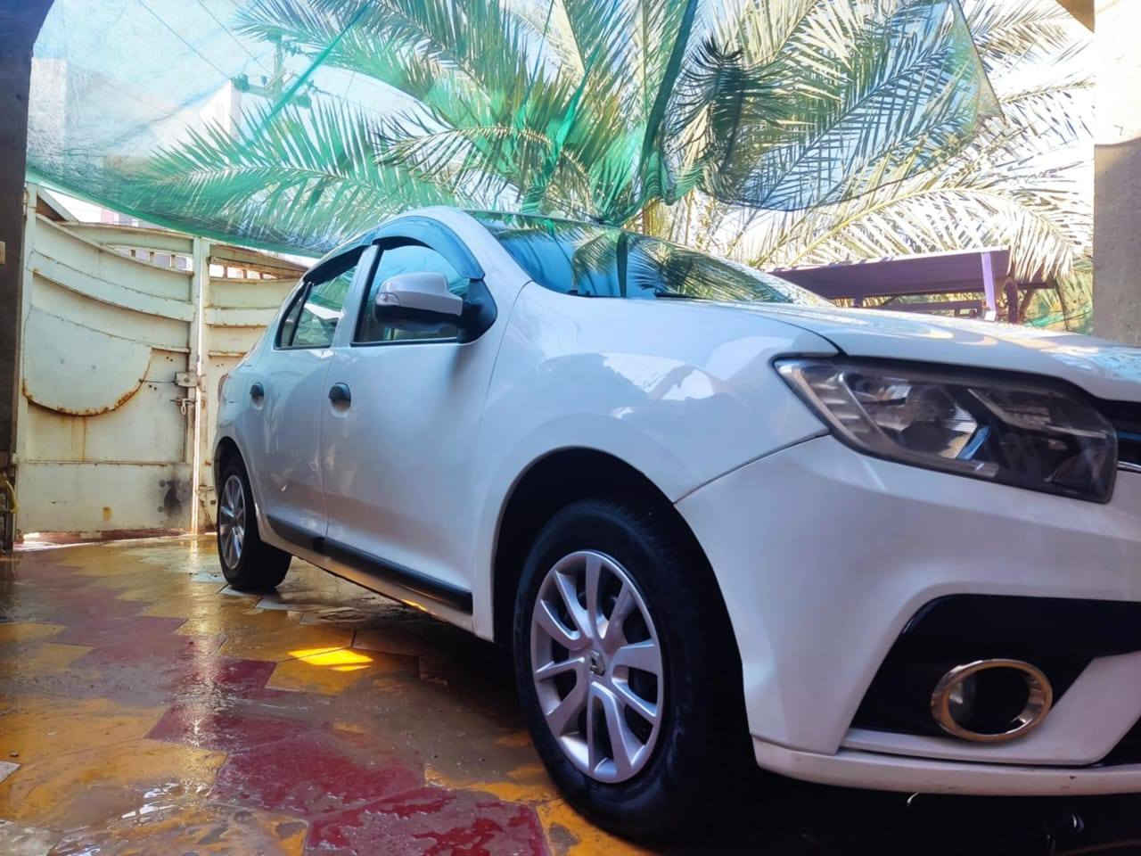 السلام عليكم رينو سمبل موديل ١٩ السيارة هذا الموجود الك يمي بس مداور باسمي وسونارهة موجود السيارة جاهزه من كلشي حدايديه وتدفىه وتبريد وتايرات ومكينه وكير وشاشه كامرة ع اخر حبايه كبل للشارع سعر ٥٨ وبيهة مجال مكان السيارة الديوانيه طريق السنيه السياحي ***********
