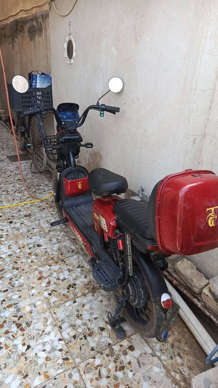 دراجة شحن حجم 20 بطاريات كبار 20 امبير عدد 5 باتري وياها سويج وبصمة وكارت ذكي تشغيل عالشاشة مع صندوق خلفي وسلة امامي وبيها سماعات بلوتوث تايرات ضخمة امامي وخلفي جوبلس وبطاريات جدا نظيفة السعر 325 
*********** بي واتساب
