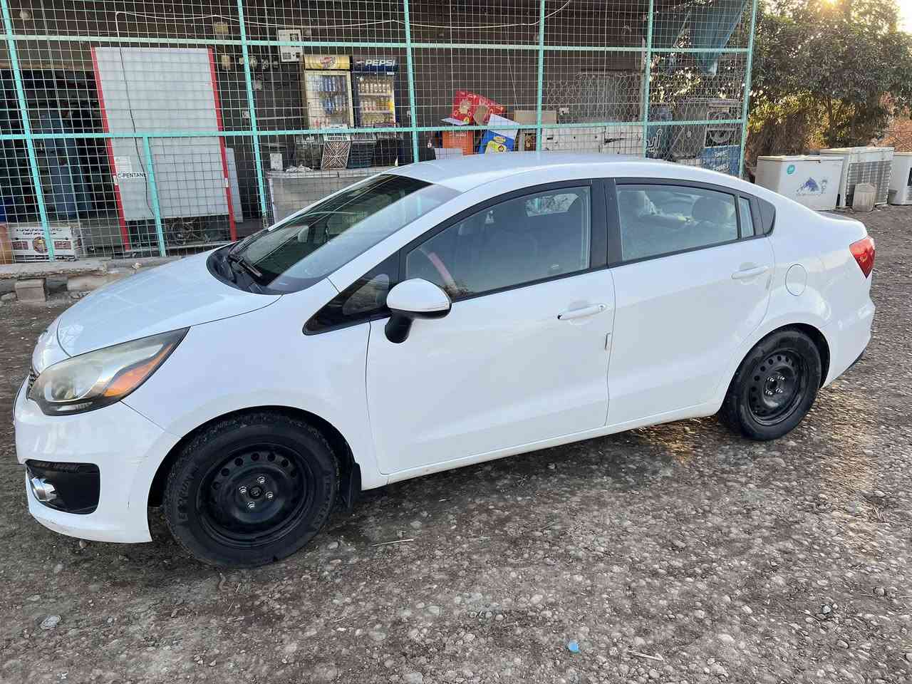 السلام عليكم اخوان
للبيع كيا ريو موديل 2016 وارد أمريكي محرك 1600 GDi رقم بغداد الجديد ب إسمي سنوية بعده جديده تنتهي  ب 2030  اخوان وارد أمريكي وضربتة باب وجاملغ الباب مبدل والجاملغ معدل بارد ومرجعي  والجاملغ الثاني مرشوش السونار موجود تريد تسوي سونار جديد ماكو اي مشكله السعر  103 وبي مجال للشراي مكاني واسط الصويره ***********
