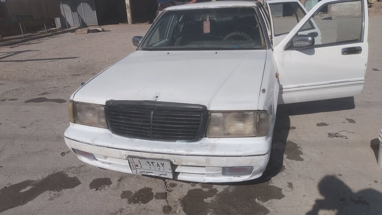 سدرك نيسان البيع مكينه جديده فيفيتي ثنين ونص ستوني شديته كير جديد موديل2001 عندي مداور يمته ماتريد داور بسمك سعره ٢٦  هذه رقمي ***********
