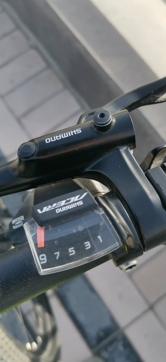 سلام عليكم
بايسكل فلاش ريس 3 حجم 27.5
مكينة وبريك شيمانو ياباني اصلي بريك دسك دهن
دبل امامي تحكم قفل وفتح
المكينة شيمانو 9 نمر خلفية و2 نمر امامية
وايرات البريك و المكينة داخل الهيكل
هيكل المنيوم خفيف الوزن وقوي
بايسكل نضافة 100%
سعر 450 وبي مجال للشراي
التواصل خاص


**إذا كنت صاحب هذا الإعلان وتريد حذفه لأي سبب، رجاءا أرسل رسالة إلى الدعم الفني**