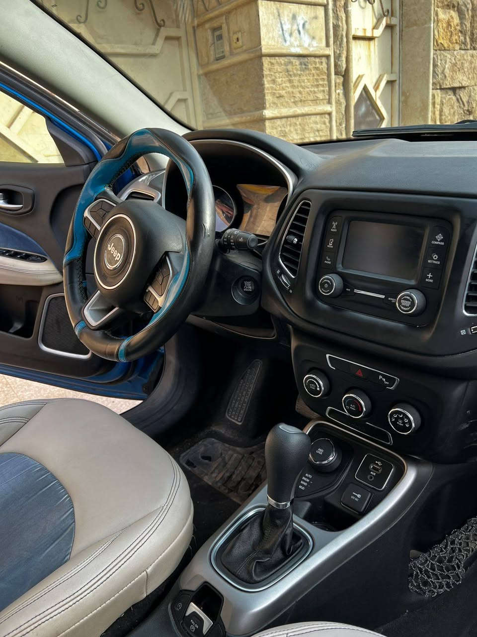 مراوس بكورلا 
جيب كومباس ٢٠١٧ وارد امريكي 
محرك ٢.٤ جديد شاده
رقم اربيل جديد نسوية لل ٢٩
كير ومحرك شرط 
السيارة ماشية ١٢٦ الف كيلو
الضرر موضح بالسونار 
السعر ١١٥ مكانها بغداد الكاظمية 
للاتصال ***********
