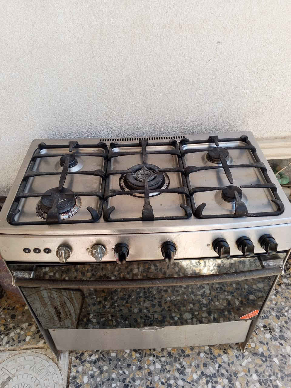 طباخ خمس مشاعل للبيع شغال سعره 100
***********
