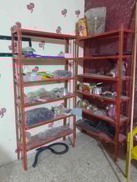 السلام وعليكم رفوف عدد ٢ للبيع يحتوي على ٦ خانات سعر الواحد ٧٥ ألف ٠٧٧...