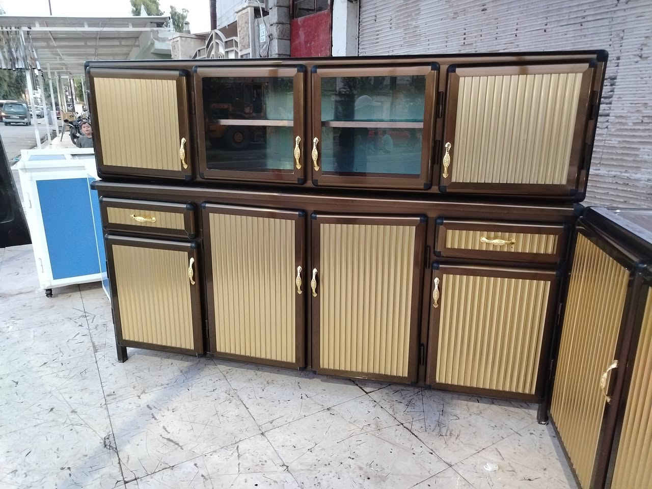 للبيع كونتر ارضى ملحق مترين نضيف سنك متر نص شغل تقيل سعر ٣٤٠ بي مجال *********** اسيا *********** اخ جديد
