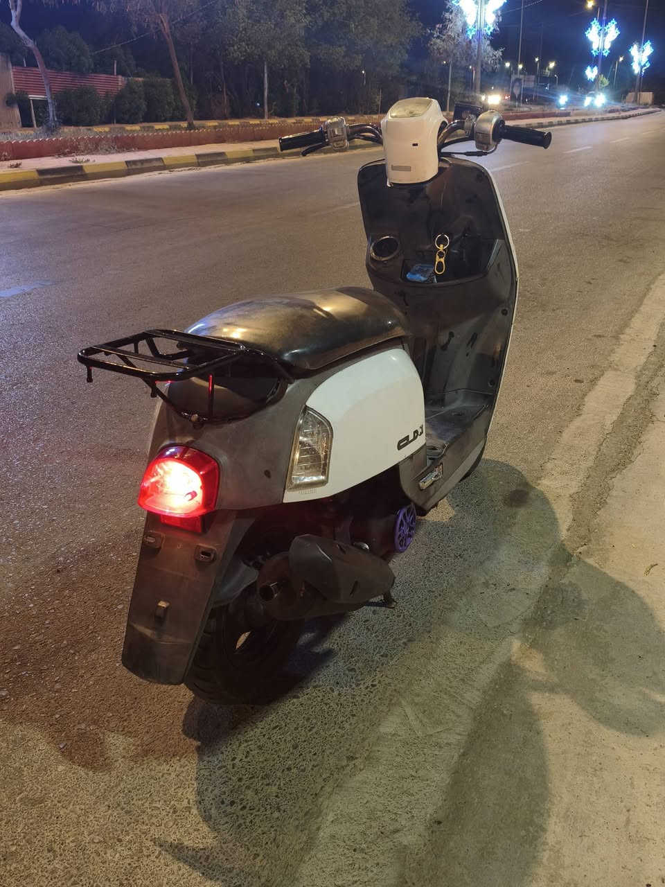 سلام عليكم
دراجه ماكس بوليس مكينه مكفوله برغي ما مفتوح بيها شلعه ومعدل دراجه خير من الله بس كفراتها بيها ضربات 
السعر 650 وبيها مجال للشراي 
واتساب ***********
او اتصل
