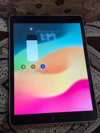 ايباد 9 ذاكرة 64 بس بدل بلازمه وكله شغال وسعره 175 وهذا 07737370328