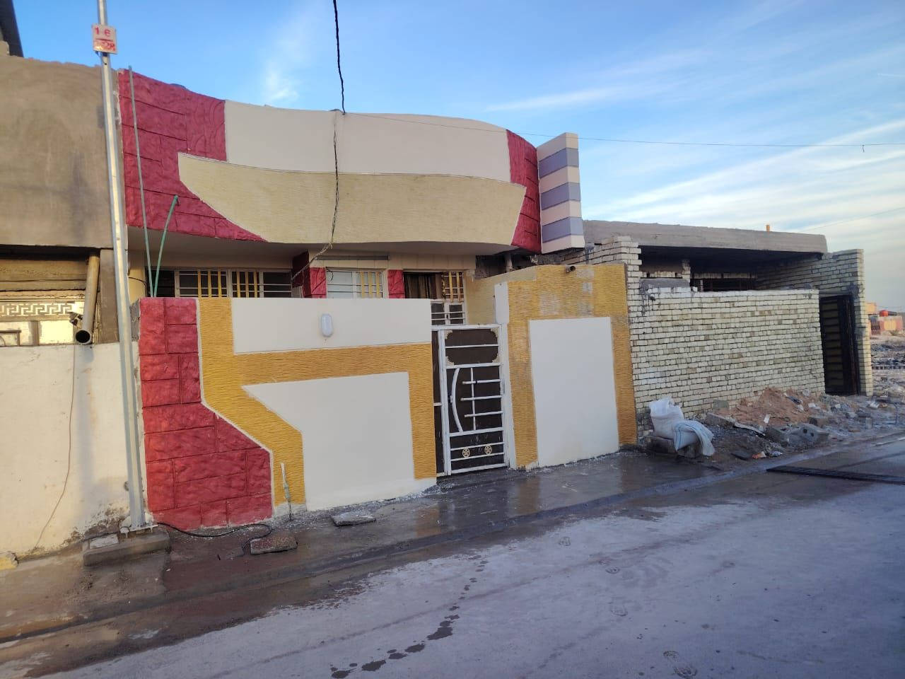 سلام عليكم مرخصت الكروب بيت 100متر قاط ونص البيع منطقت الحميديه بشارع الطاقه يم مدارس المزايه وسعر البيت كلش مناسب 45قفله قفل ***********
