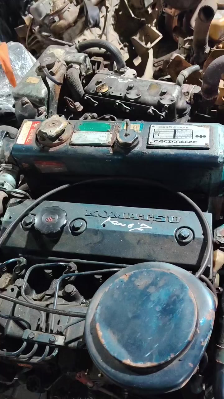 سلام عليكم يوجد جميع المحركات شفلات
حفارات كبار صقار وسط كل محركات يوجد
سعار جملة وارد رقم ***********
