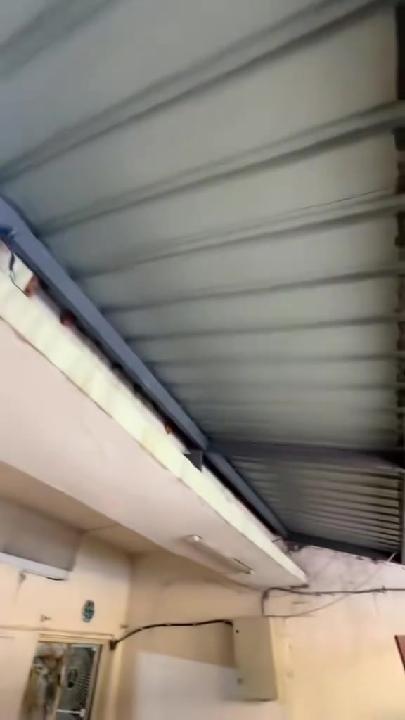 بيت للبيع طابق ونص عكادة نظيف جدا مساحة٩٦ متر واجهة ٥ و١٠ سنتيم يحتوي على طرمة كبير + هول كبير + غرفة نوم + منور + خدمات صحية مفصولة + مطبخ الطابق الثاني غرفة نوم + صطح كاشي البيت في منطقة الوشاش الحديدة شارع عريض طابو صرف تلفون ***********وتساب ***********وتساب او مراجعة مكتب الخبير للعقار ومن للة التوفيق
