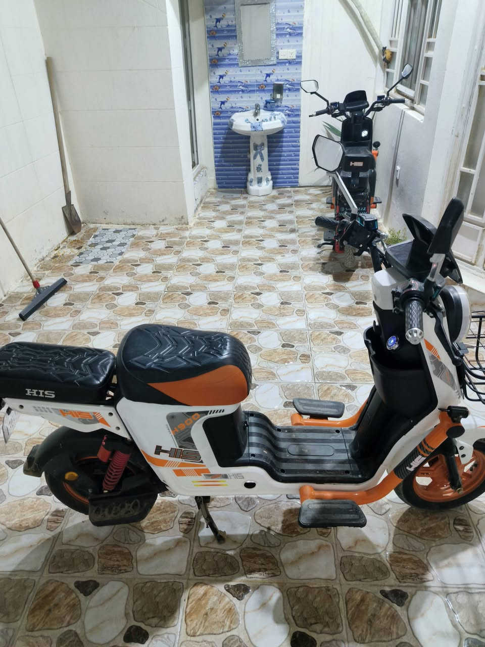 السلام عليكم دراجة شحن للبيع اخت الجديد السعر ٤٢٥ و بيهة مجال بسيط الشراي يتصل على الرقم *********** مكاني قرب جسر الشريف تحياتي للجميع
