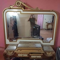 ميز تواليت زان مصري نظيف جدا السعر 150 الف  07709639954