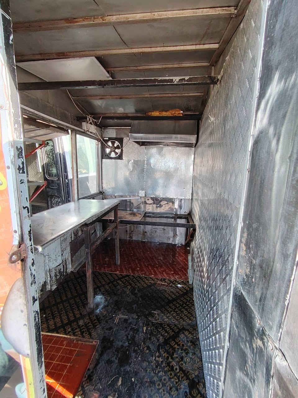 سلام عليكم شباب عدي هاي العربانه للبيع
قيسات الخرجيه طول 2.40 العرض 1.56 الحديده مع الهوك 1.56 قيسات الداخل الطول 2.30 العرض 1.42
ميز تقديم طول 1.60 عرض 50 سم ارتفاع 80 سم
ميز طباخ طول 1.42 عرض 67 سم 
رايده بمليون وبيه مجال بسيط ورجائن الي مو شرايه لا يكسر بسعره لين مثل ماجنت صدر رزق اليه اتصير مصدر رزق لغيري مكاني بغداد حي الوحده هذا الواتس الي حاب يتواصل وياي ***********
