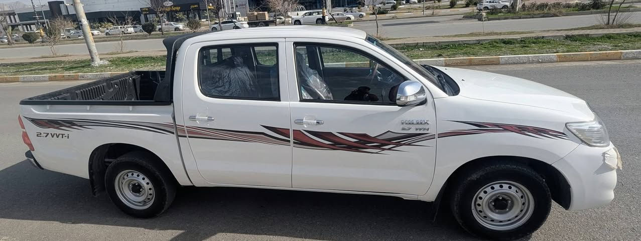 مەرزیە 2014 پارچە ڕەش لەسەر ساغی خاوێن
- پێش و پشتی کەپسە هیچی پێوە نیە ، سەقف و بۆدی بێ بۆیاخ بێ چاڵ و قوپاوی.

- 98 هەزاری حەقیقی ڕۆشتووە .

- گێڕ و مەکینەی نەکراوەتەوە بەشەرت ، بێ چەوری و دوکەڵ.

- ڕەقەم و سەنەوی نوێیە بێ مشکیلە.

شوێن ڕانیە 

ژ.مۆبایل  ***********
