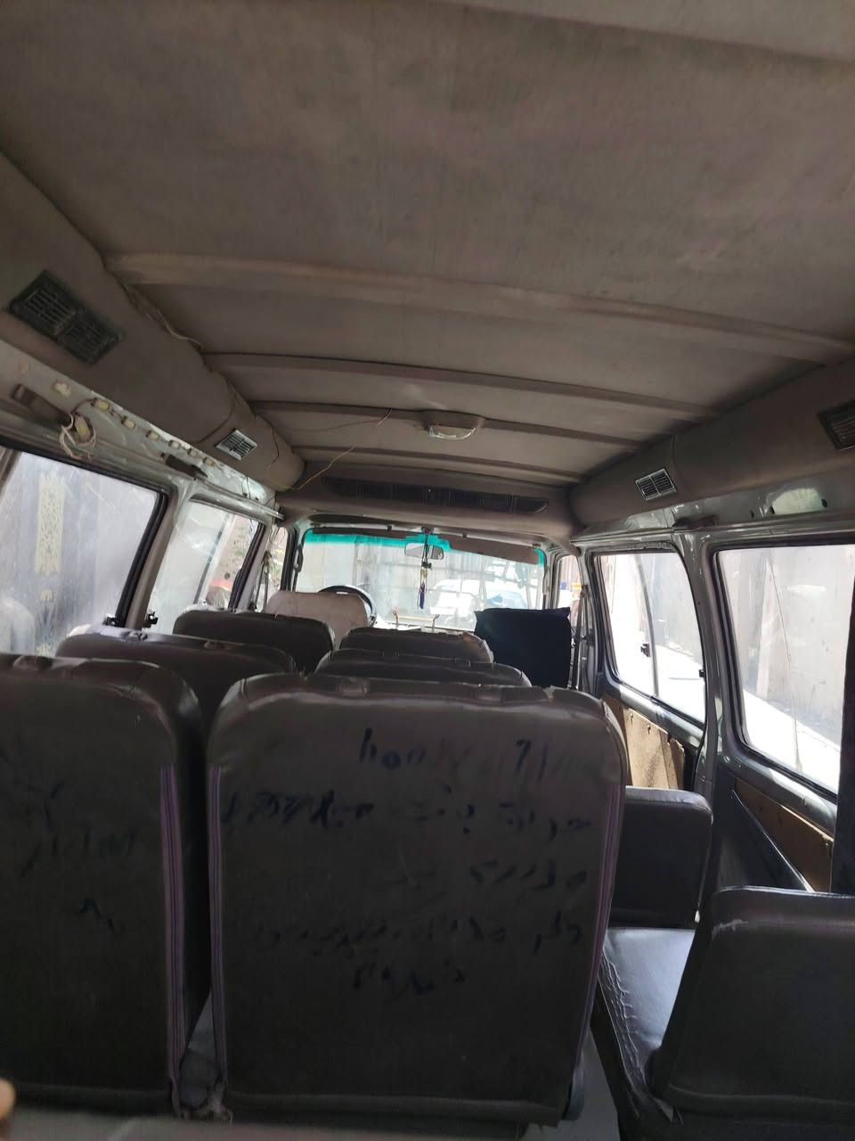 السلام عليكم سيارة كيه فتون موديل 2014 مكينه ثري واي ياباني سياره بيها خط حالين مكانها بصره حيانيه رقم *********** سعر ٤٠ وبيها مجال تحويل ثاني يوم رقم بصره لماني حداده خلفيه واماميه مسويه دشبول وغراضها بل بيت كاملات
