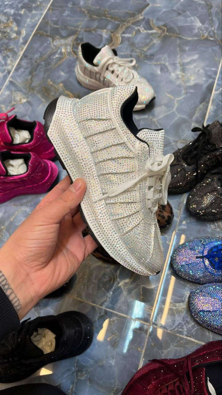 diamond sport shoes for women 
أحذية نسائية سبور رباط مرصعة بالألماس أرضية مرتفعة قليلاً خفيفة الوزن مريحة متوفر بجميع الألوان حسب الطلب جودة عالية صناعة تركية للبيع بالجملة 
#nayashoesmoda_sneakers_diamond#


**إذا كنت صاحب هذا الإعلان وتريد حذفه لأي سبب، رجاءا أرسل رسالة إلى الدعم الفني**