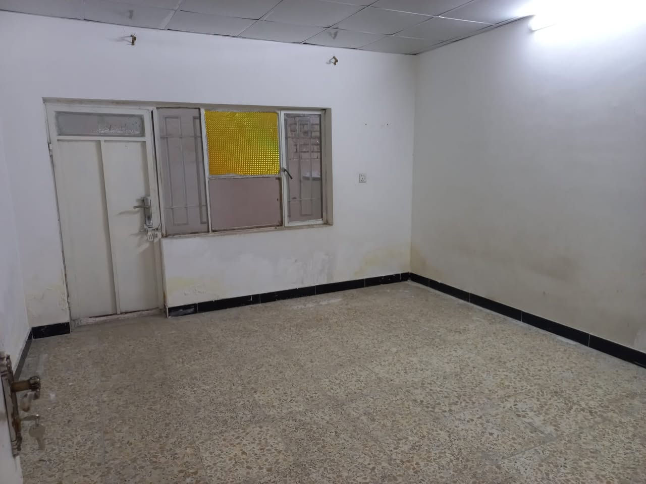 مشتمل ايجار في حي الجامعة قرب اسواق بغداد 

مكون من كراج , صاله , صحيات , غرفه نوم , و منور مع السخان


لاستفسار ***********
