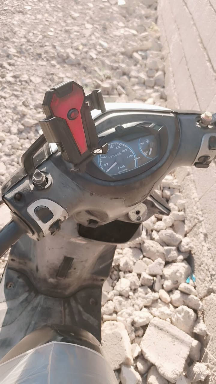 السلام عليكم دراجة ياباني للبيع سرعتها 140 اخذتها بمليون وربع امانة الله وهسة عرضتها للبيع ب 700 وبيها مجال اخذتها لابني بس هو يريد شحن ***********
