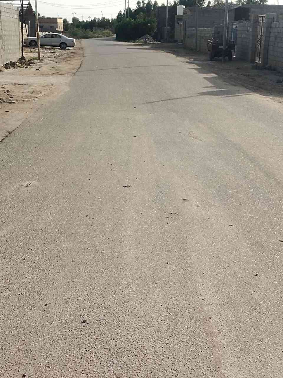 المكان قضاء الغراف 
يا الله  السلام عليكم دونم زراعي ورا البراز... يحتوي على 15 نخله حمالات وكم شجرة بين رمان  ونبك تصلح للسكن او مزرعة كلشي ترهم ماي اساله وكهرباء  ومولد وشارع تبليط ومدارس جميع الخدمات متوفرة  السعر 17 وبيه مجال 
والشراي يتصل ويدلل ***********

