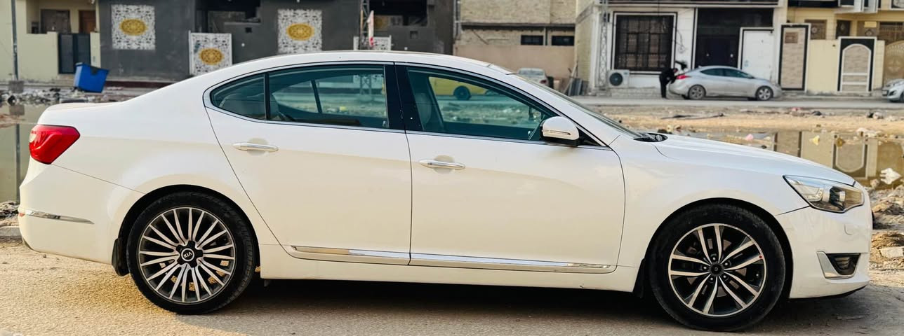 سلام عليكم كيا كادنزه موديل 2014 خليجي vlp فول موصفات مكينه v6 سته سلندر سياره كلش جديد وكل نقص مابيه جاهزه تخم تاير جديد صدر جديد تبريد ثلج رقم بغداد السياره كفاله بدون حادث فقط الجاملغ الامامي مرشوش فقط اثر شخوط السونار موجود حدادية جديده السياره مابيه نقص برغي 
المواصفات 
بنرامه 
بصمة تشغيل 
بصمة ابواب 
جنطه كهرباء 
مري شفط 
كشنات ذاكره 
كشنات جلد 
كشنات كهرباء + ذاكره 
مساج في الكشن 
داخل ابيض ملكي 
مكينه 6 سلندر 
تحكم استيرن 
شاشه كبيره 
كامره دواره 
لايت ازنون ابيض 
نضام الصوت انفنتي 
عزل صوت 
نضام ايكو 
نضام كروز مثبت سرعة 
السياره بعد بيه هواي مواصفات حلوه مال جناي حلوه ونضيفه 
السعر 148 $ وبيه مجال بسيط حك الجية اترجاكم لحد يكسر بيه السياره احلا من الصور بالحقيقه 
للاستفسار 
***********
*********** كربلاء, العراق
