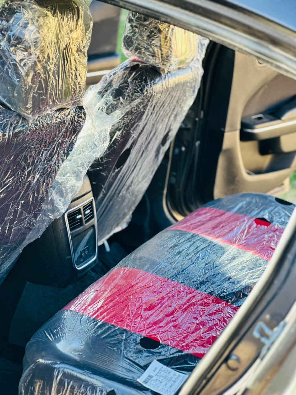 سلام عليكم جارجر ٢٠١٨سياره جديده رقم بغداد دولي محرك ٦/٣٦٠٠كير ٨نمر طياره شاشه وسط كامره خلفيه حساسات تبريد ثلج سياره جديده عله وضع الشركه مال بيت تخم تاير حداديه ١٠٠بل ١٠٠ما نقصه برغي سونار ويه الصور وضرره موجود مكان الانبار 
***********
