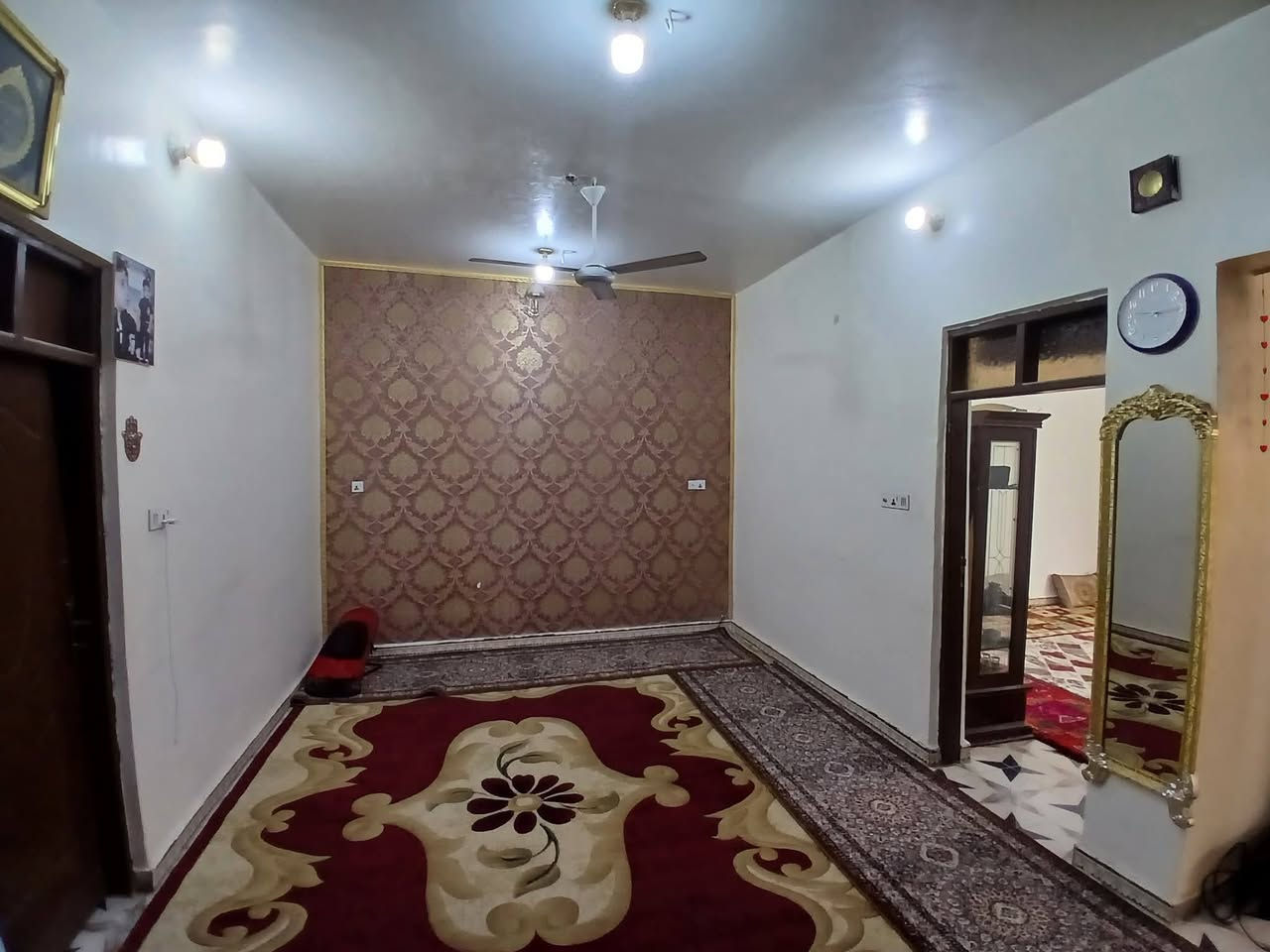 دار للبيع كوت حي الحكيم شارع عطوف طاب وزراعي مساحه 180 متر بناء بلوك يتكون من غرفتين نوم مطبخ استقبال هول السعر المطلوب 43 وبيها مجال لشراي
تصال ***********
