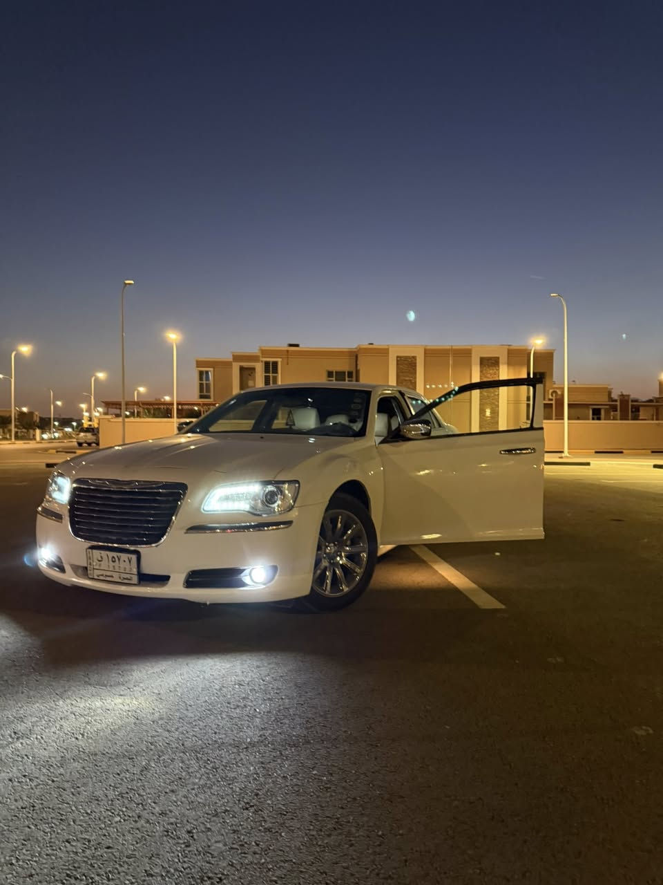 السلام عليكم
اوباما 2011 مكفوله كفاله عامه ما عده شبر باب السايق صبغ انا سويته بيدي اثر خياس الباقي كفاله من البارد ولدحجه ولزلوغ السيارة جداً جديدة استعمالي الشخصي حدادية تخم تاير جديد رقم بصره   رايدها ب 170 وبيها مجال  الما يعجبه السعر رجاءً لا يعلق للاتصال *********** عنواني بصرة
